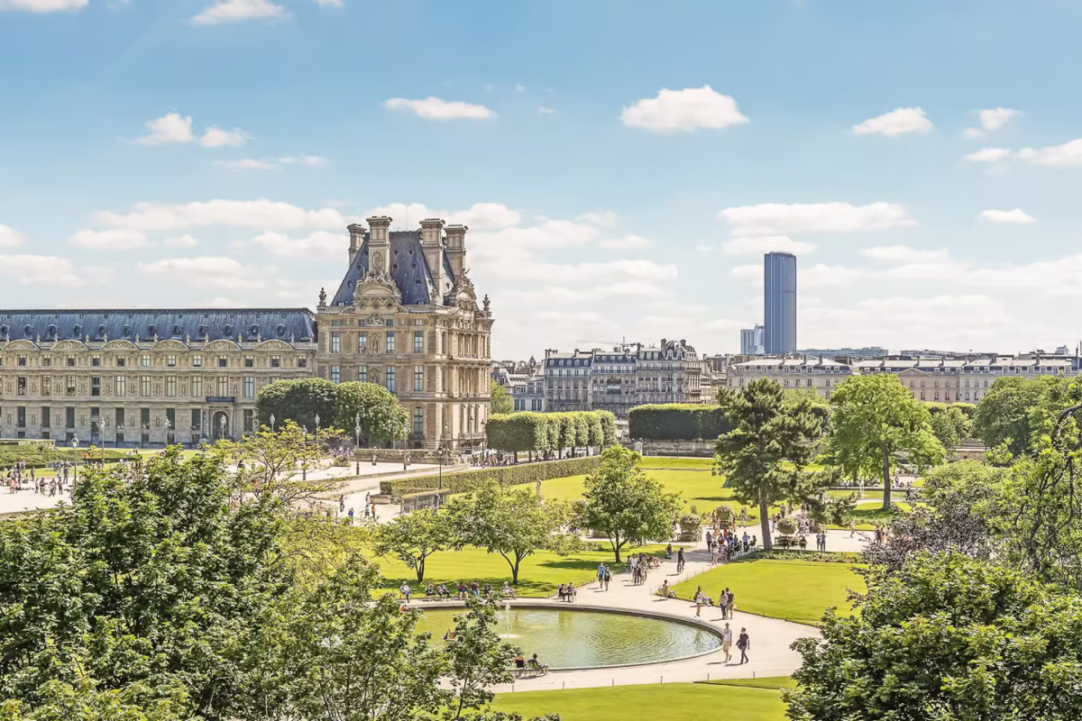 Visitors on their way to Louvre museum